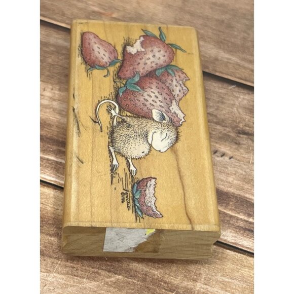 1986 HOUSE MOUSE HMIR1002 SLEEPING WITH STRAWBERRIES WOOD MOUNTED RUBBER STAMP - Picture 6 of 6